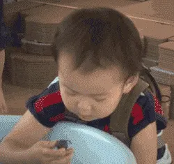 可爱男孩纸00010-吃水果