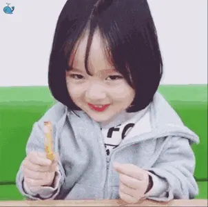 可爱的女孩纸00186-坏笑爱心发射-biubiubiu
